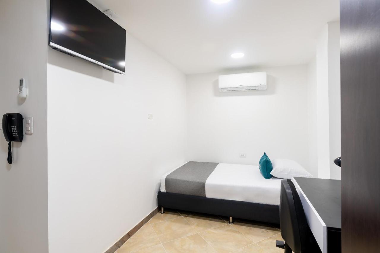 Ayenda Coliving La 78A Hotel Medellin Exterior photo
