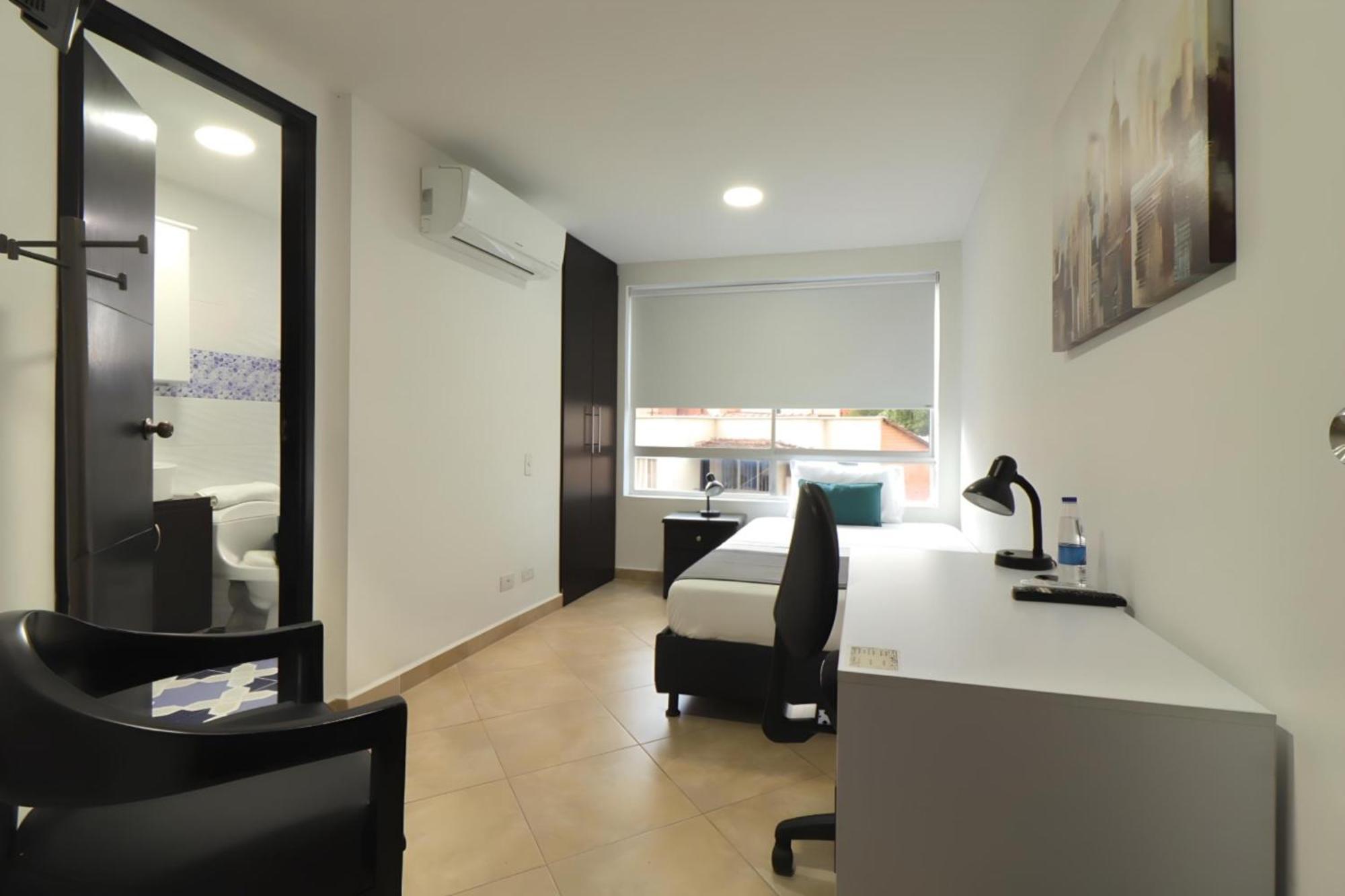 Ayenda Coliving La 78A Hotel Medellin Exterior photo